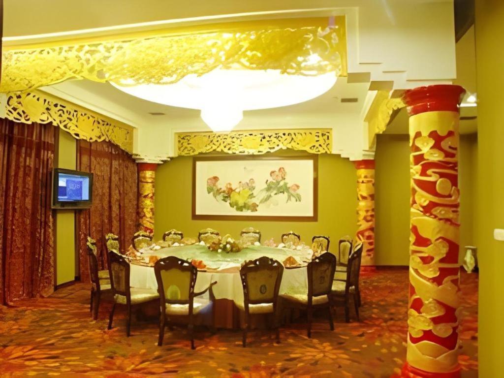 New Friendship Hotel Luoyang  Exterior photo