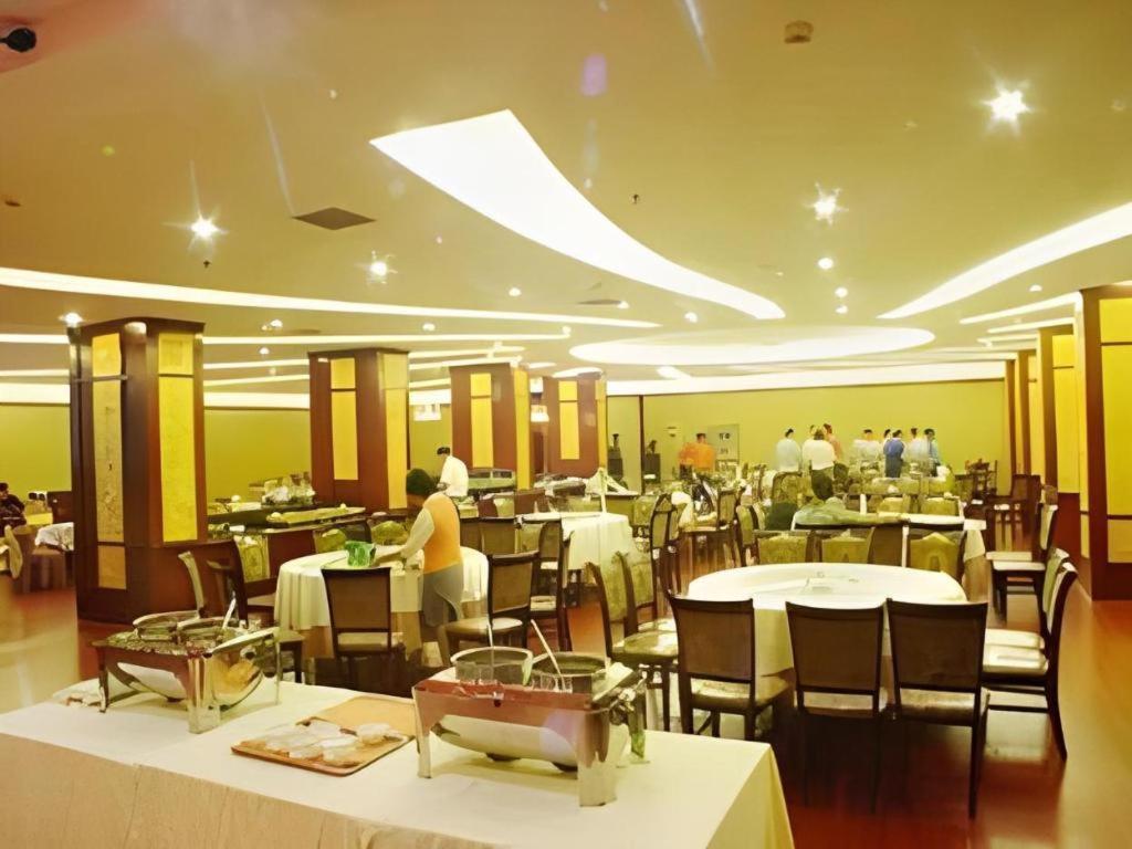 New Friendship Hotel Luoyang  Exterior photo